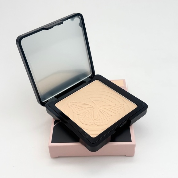 NWT WIND DANCER Translucent Pressed Setting Powder - LIGHT SHADE - retails $32 - Picture 6 of 8